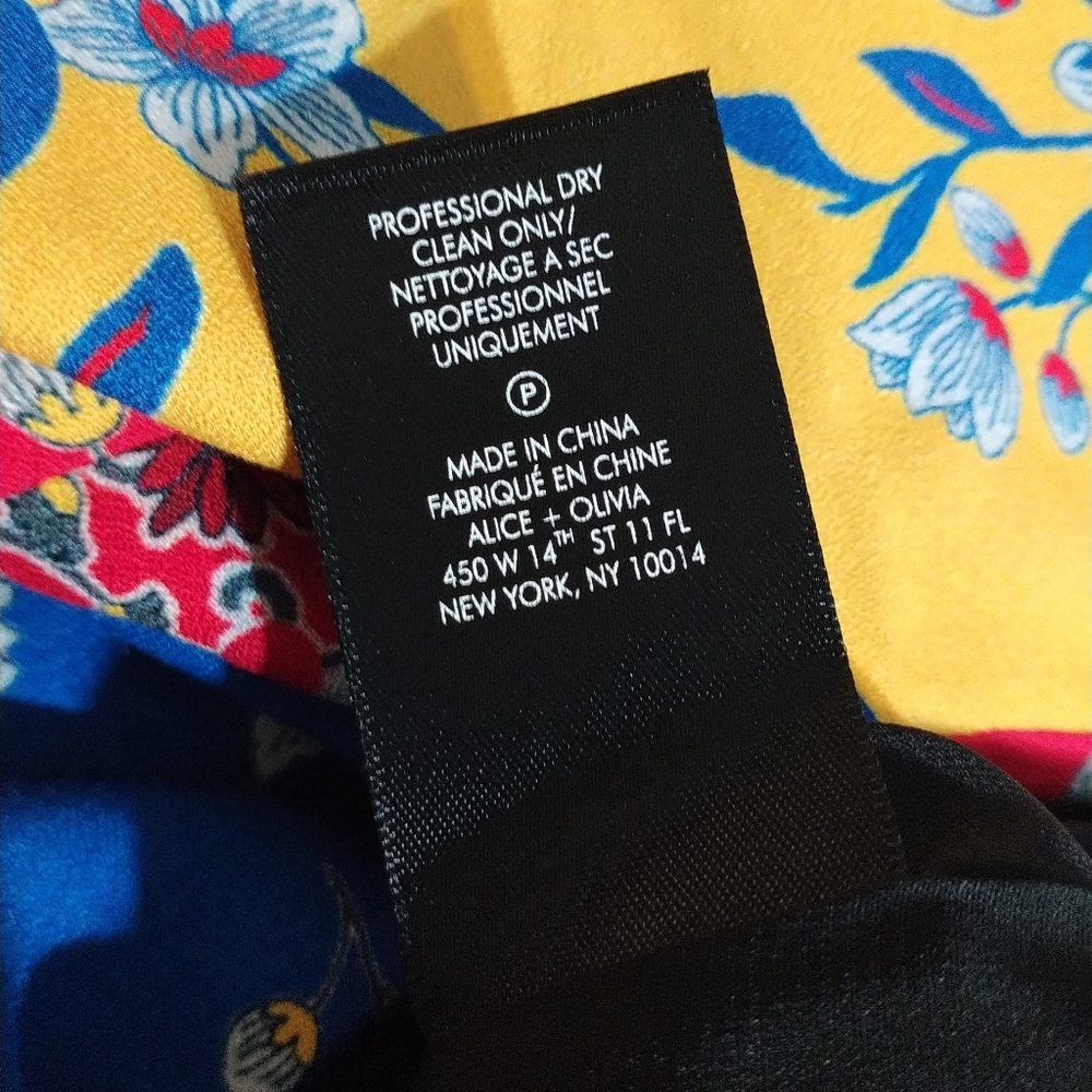 Alice + Olivia Moore Flutter Sleeve Dress - Picture 15 of 16